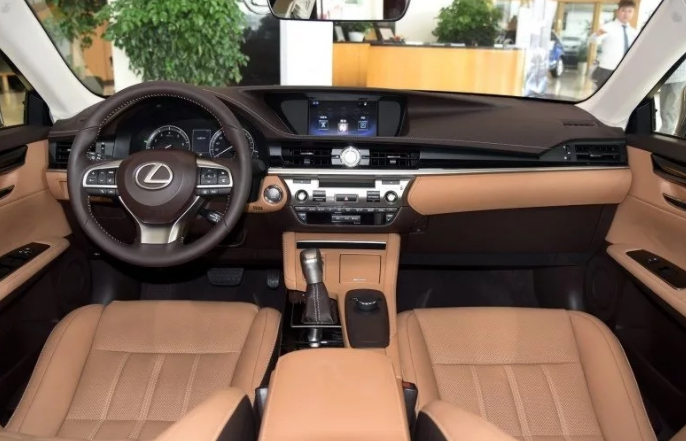 Lexus ES 200 салон