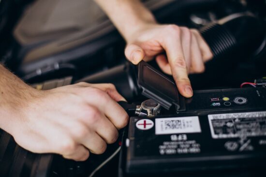 Надежные аккумуляторы для легковых автомобилей: как выбрать и обслуживать